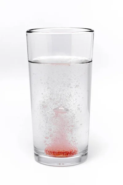 Lösliches Aufbrausendes Multivitamin Einem Glas Mit Wasser Auf Weißem Hintergrund — Stockfoto