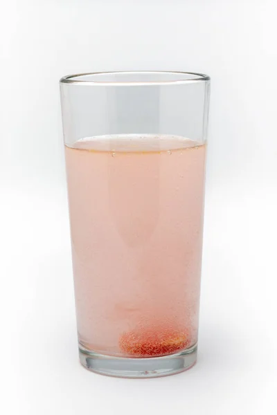 Multivitamínico Efervescente Soluble Vaso Vidrio Con Agua Sobre Fondo Blanco — Foto de Stock