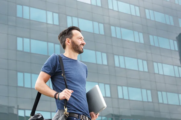 Guapo hombre de mediana edad de pie al aire libre —  Fotos de Stock