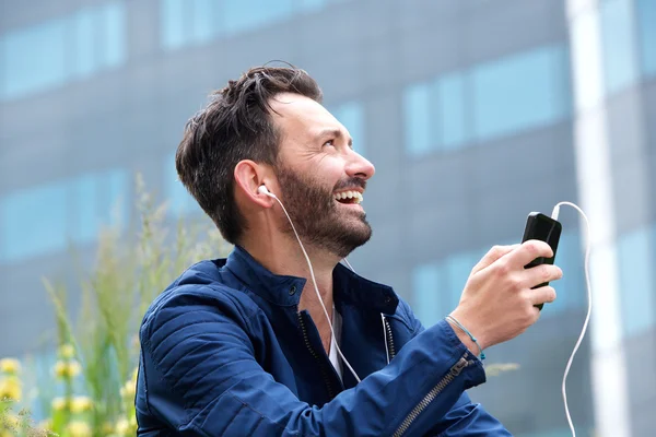 Smiling man listening to music — Stok fotoğraf