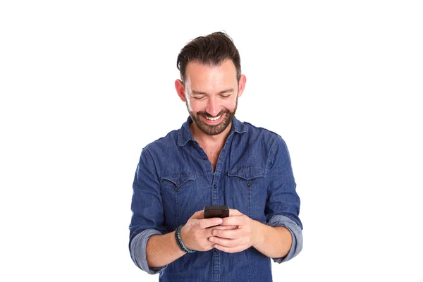 Knappe middelste leeftijd jongen tekstbericht lezen — Stockfoto