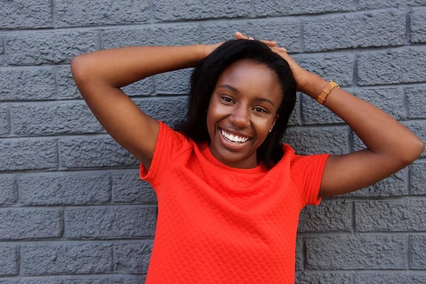 Girl holding arms above head — Stock Photo, Image