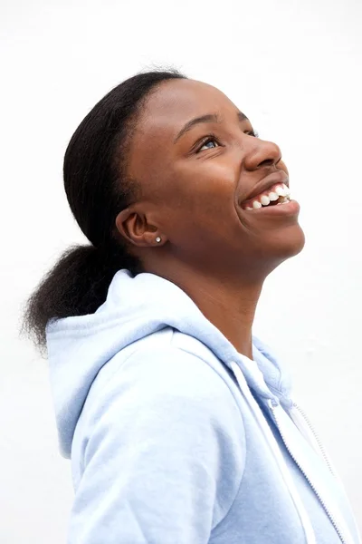 Африканская женщина улыбается — стоковое фото