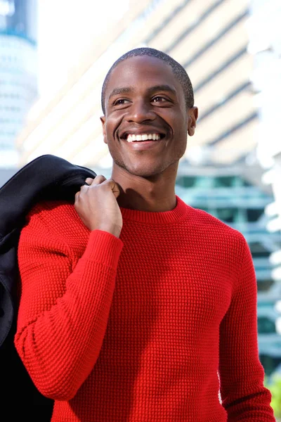 Hombre afroamericano en la ciudad —  Fotos de Stock