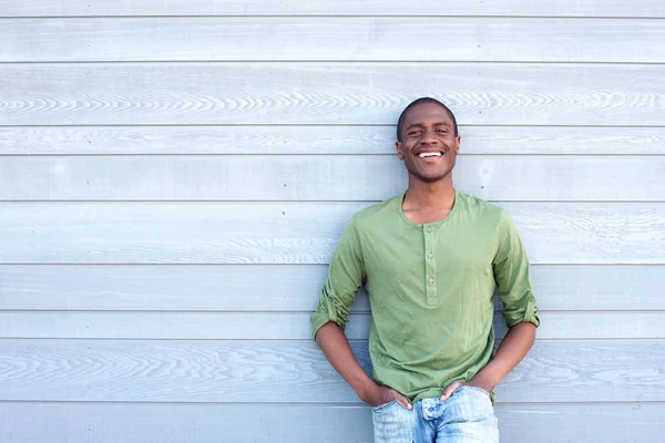 Chico seguro sonriendo —  Fotos de Stock