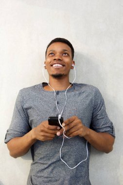 Yalan ve müzik adamı