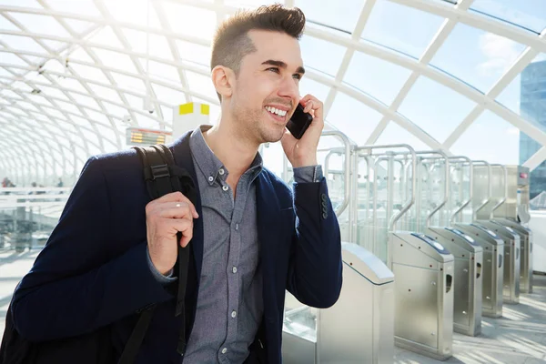 Affärsman på mobiltelefon samtal — Stockfoto