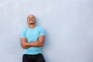 Afrika adam geçti silah ile