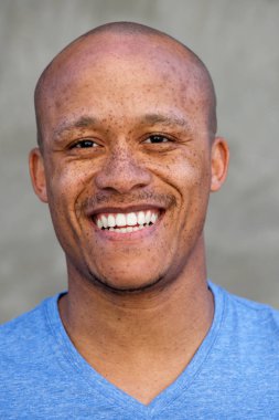 Afrika kel man gülüyor