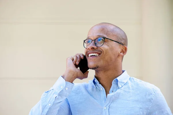 Affärsman som talar i mobiltelefon — Stockfoto