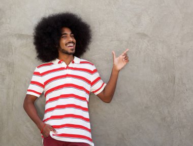 adam el uzanmış işaret parmağı