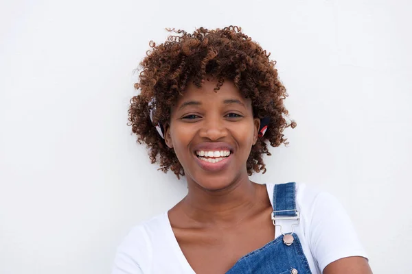 Mulher sorrindo para a câmera — Fotografia de Stock