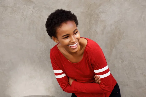 Bella sorridente donna africana — Foto Stock