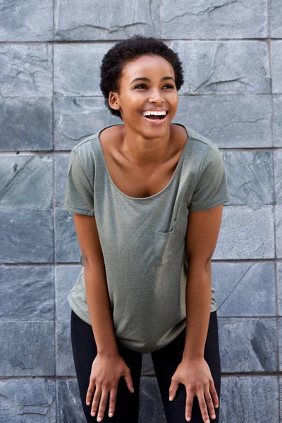 Mulher africana sorrindo — Fotografia de Stock