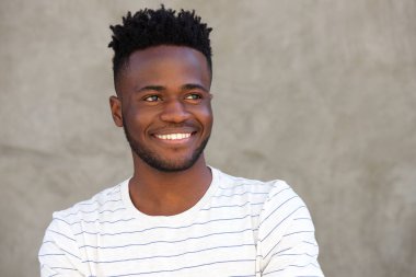 mutlu yakışıklı adam 