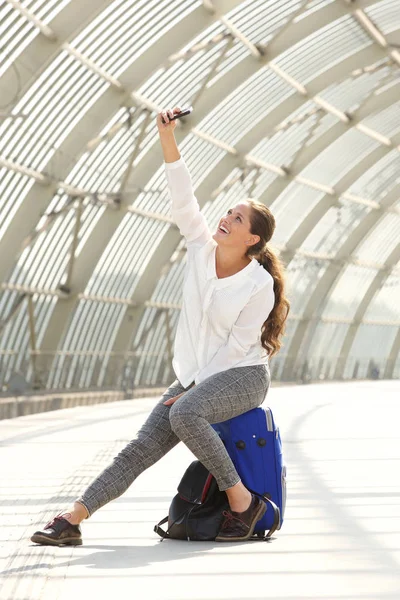 Mulher a tomar selfie — Fotografia de Stock