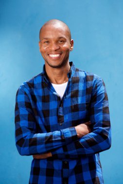 Genç Afrika adam gülüyor