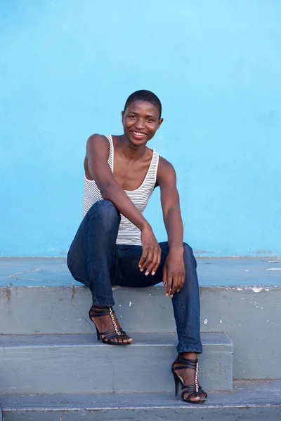 Beautiful woman smiling and sitting — Stock Photo, Image