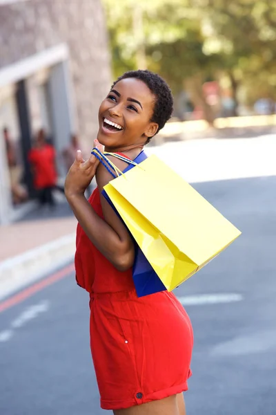 Mujer con bolsas de compras al aire libre — Foto de Stock