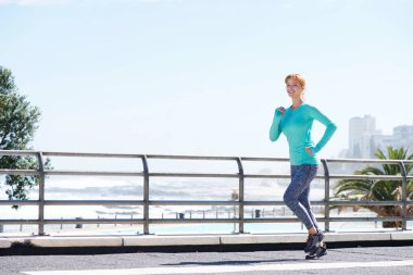 yolda çalışan erkek