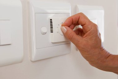 Arama sıcaklık ayarlama el