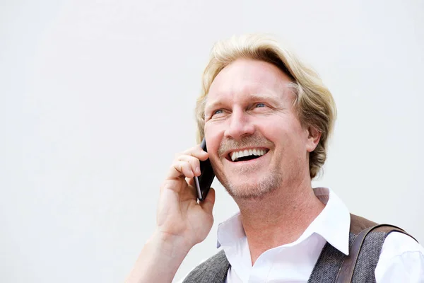 Muž mluví na mobilním telefonu — Stock fotografie