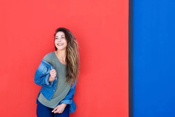 Mujer mirando hacia otro lado — Foto de Stock