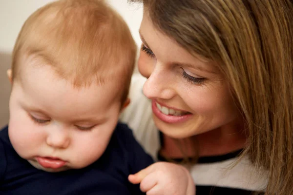 Mutter mit ihrem Sohn — Stockfoto