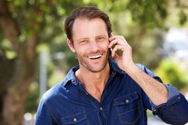 Cara rindo com telefone — Fotografia de Stock