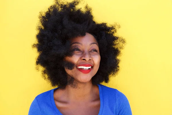 Mulher com cabelo afro — Fotografia de Stock