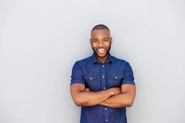 Man smiling with arms crossed — Stock Photo, Image
