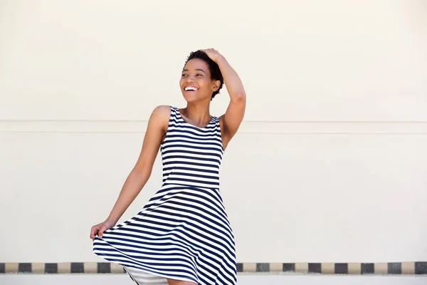 Aantrekkelijke african american vrouw — Stockfoto