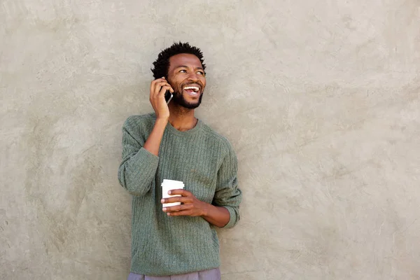 Homem falando no telefone inteligente — Fotografia de Stock