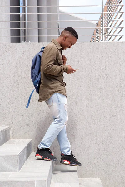 Man lopen van trap — Stockfoto