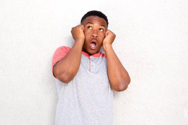 adamın ağzı açık