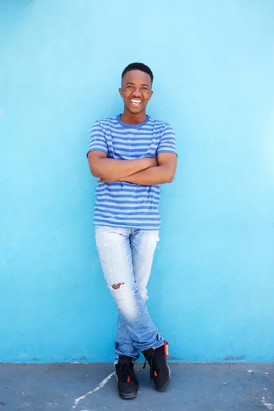 Man against blue background — Stock Photo, Image