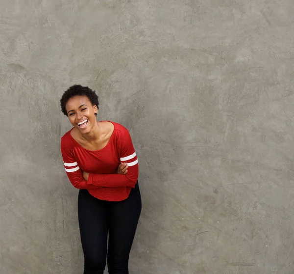 Woman leaning against wall — Stock Photo, Image