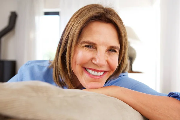 Older woman smiling at home — Stock Photo, Image
