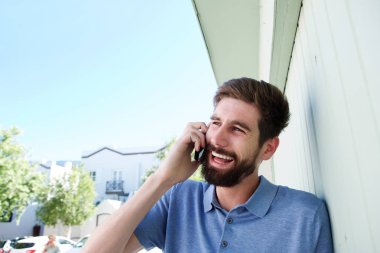 Telefonda Konuşan Adam