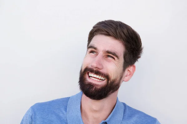 Homme avec la barbe détournant les yeux — Photo