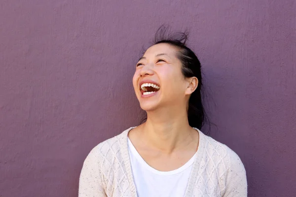 Azjatyckie kobiety śmiejąc się — Zdjęcie stockowe