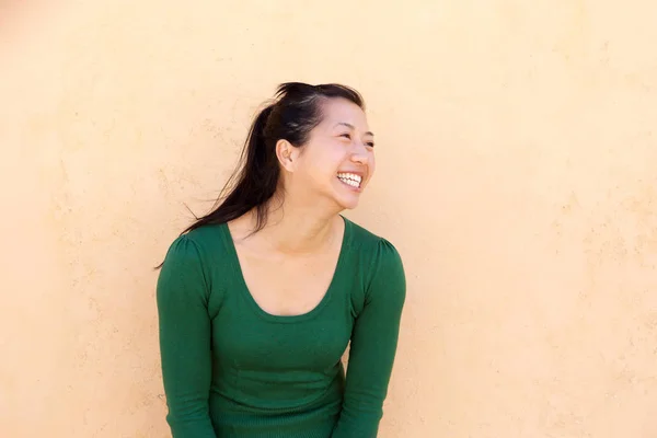 Sorridente donna asiatica — Foto Stock