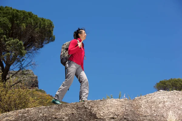 Wanita Asia pendaki — Stok Foto