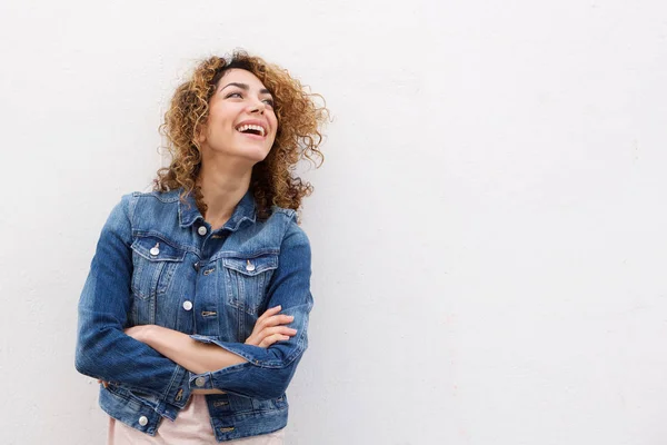 Jonge vrouw in jeans jasje — Stockfoto