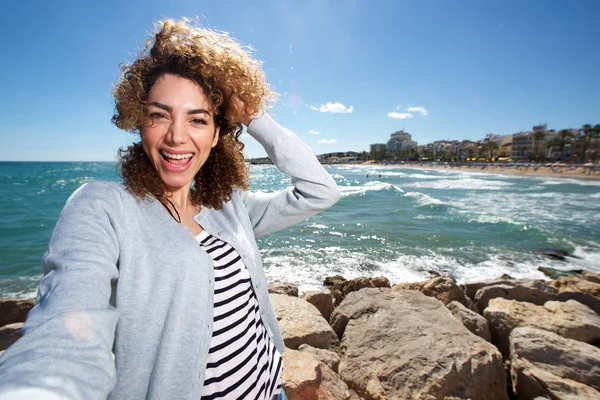 Woman taking selfie — Stock Photo, Image