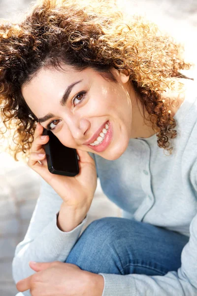 Norte-Africano mulher sorrindo — Fotografia de Stock