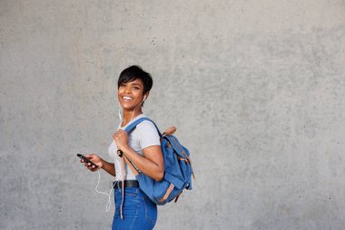 Çekici genç Afrika kadın 