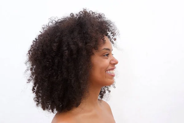 Mulher negra bonita sorrindo — Fotografia de Stock