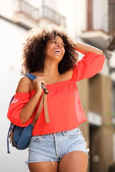 笑いながら美しい黒人女性 — ストック写真