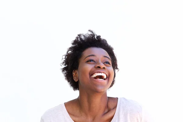 Iloinen nuori afrikkalainen amerikkalainen nainen — kuvapankkivalokuva